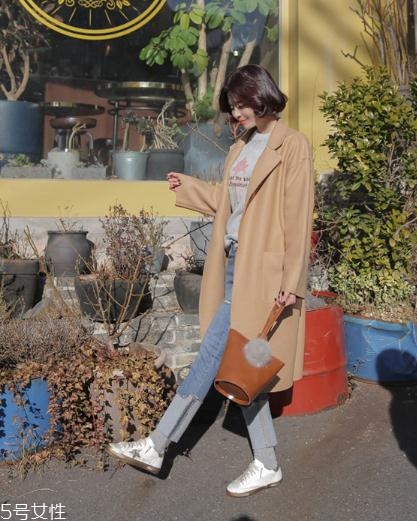 卡其色大衣配什么包包？這樣搭配高貴優(yōu)雅