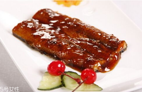 鰻魚(yú)死了還能吃嗎 小心會(huì)中毒 鰻魚(yú)死了還能吃嗎 小心會(huì)中毒