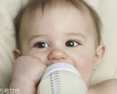 如何逐漸減少母乳的次數？轉移注意力很管用