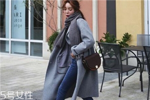 灰色大衣配什么顏色包包？這樣搭配穿出高級(jí)感
