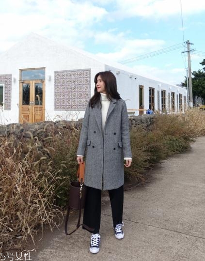 灰色大衣配什么顏色包包？這樣搭配穿出高級(jí)感