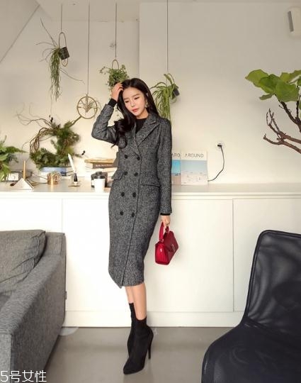 灰色大衣配什么顏色包包？這樣搭配穿出高級(jí)感