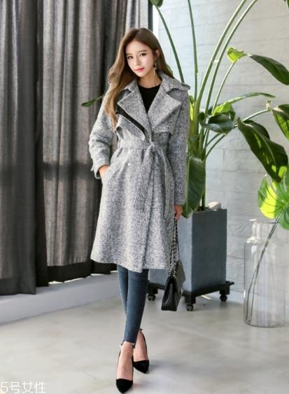 灰色大衣配牛仔褲好看嗎？打造中性灑脫范兒