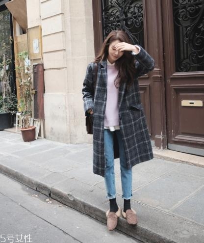 灰色大衣配牛仔褲好看嗎？打造中性灑脫范兒