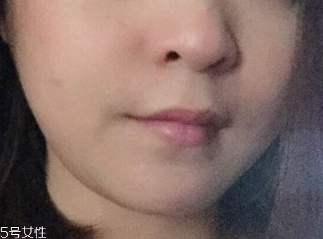 蘭芝V型唇膏01號色是什么樣的？淡粉色很溫婉