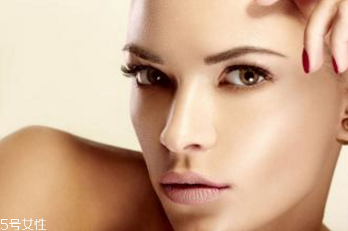 激光縮毛孔有風(fēng)險(xiǎn)嗎？美容儀器使用需謹(jǐn)慎