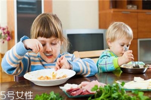 兒童進(jìn)補(bǔ)該注意什么？進(jìn)補(bǔ)需適當(dāng)