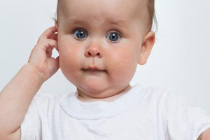寶寶總是揪耳朵怎么回事？揪耳朵6大原因