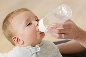 如何逐漸減少母乳的次數(shù)？轉(zhuǎn)移注意力很管用