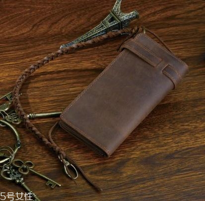 瘋馬皮為什么越用越亮？都是時間的沉淀