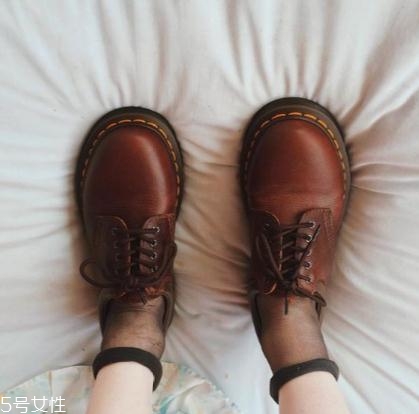 瘋馬皮沾上油漬怎么辦？這種皮質(zhì)千萬(wàn)不能碰油