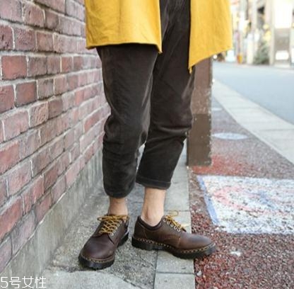 瘋馬皮沾上油漬怎么辦？這種皮質(zhì)千萬(wàn)不能碰油