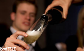 喝酒都會導致哪些癌癥？消化道最先遭殃