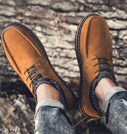 瘋馬皮變黑怎么處理？將英倫復(fù)古風(fēng)進(jìn)行到底