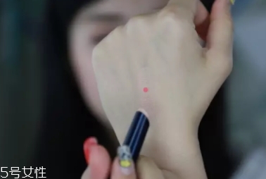 遮瑕棒和遮瑕液哪個(gè)好？遮瑕力度有區(qū)別