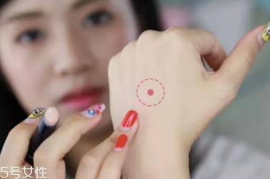 遮瑕棒和遮瑕液哪個(gè)好？遮瑕力度有區(qū)別