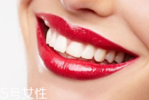 牙齒發(fā)黃是天生的嗎？只是你刷牙偷懶了