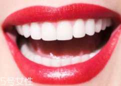 牙齒發(fā)黃是天生的嗎？只是你刷牙偷懶了