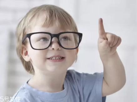 經(jīng)常用眼吃什么？多吃綠色和黃色食物