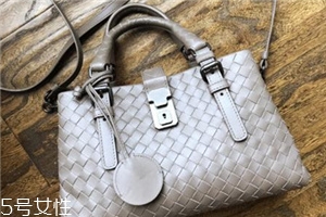 bv葆蝶家包包一般多少錢？意大利經(jīng)典品牌