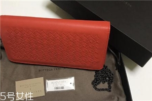 bv葆蝶家包包怎么樣？引領(lǐng)潮流的編織結(jié)構(gòu)