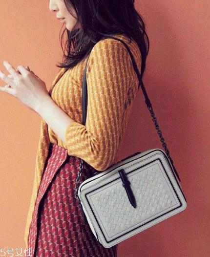 bv葆蝶家包包怎么樣？引領(lǐng)潮流的編織結(jié)構(gòu)