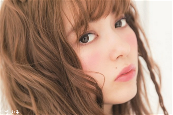 腮紅過期了還能用嗎？腮紅刷的使用要點