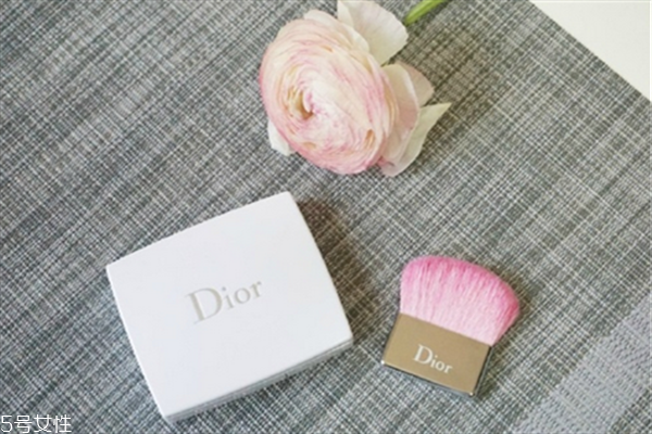 迪奧春季限定櫻花腮紅好用嗎？顏值即正義