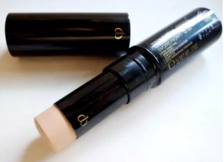 遮瑕筆和修容筆一樣嗎？色號和用法不一樣