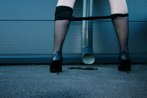 女人憋尿有什么壞處？女性憋尿危害大