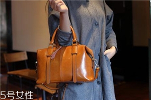 油蠟皮和牛皮哪個好？歲月沉淀的經(jīng)典之作