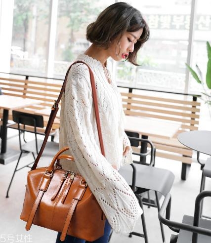 油蠟皮和牛皮哪個好？歲月沉淀的經(jīng)典之作