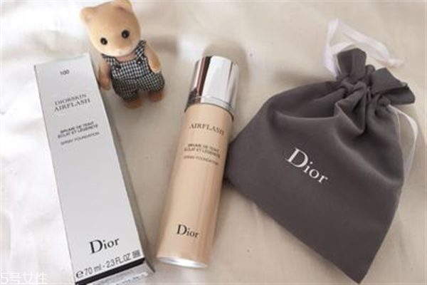 迪奧噴霧粉底液色號(hào)及試色 迪奧噴霧粉底液用法 迪奧噴霧粉底液色號(hào)及試色 迪奧噴霧粉底液用法