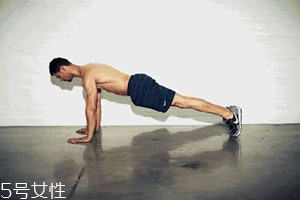 俯臥撐塌腰怎么辦？教你如何解決