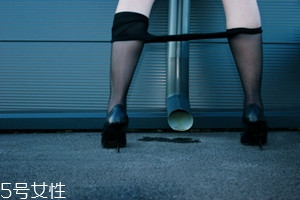 女人憋尿有什么壞處？女性憋尿危害大