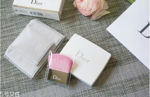 迪奧春季限定櫻花腮紅好用嗎？顏值即正義