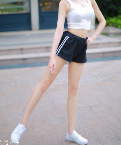 哪些原因讓腿型變差？蹺二郎腿是主因