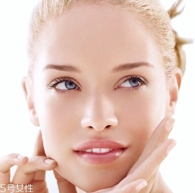 氣墊腮紅和傳統(tǒng)腮紅哪個(gè)好？五種膚色適合的顏色