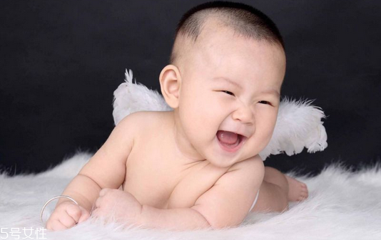 去胎記疼嗎？寶寶青色胎記大部分會(huì)消失