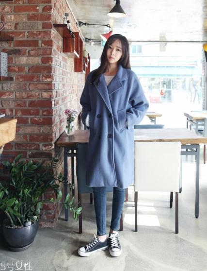 藍(lán)色大衣搭配什么鞋子？優(yōu)雅氣質(zhì)盡顯