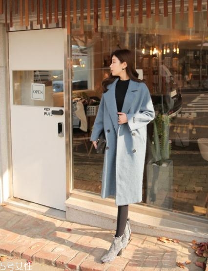 藍(lán)色大衣搭配什么鞋子？優(yōu)雅氣質(zhì)盡顯