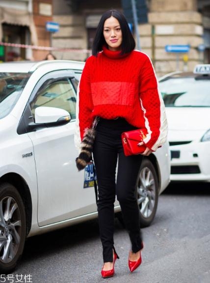 大紅色包包怎么搭配？新年就要紅紅火火