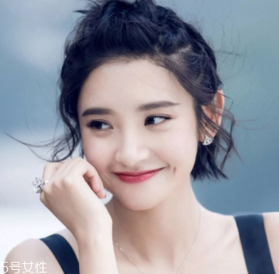 2018開年爆款色莓果紫，怎么涂更美？