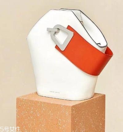 danse lente包是皮的嗎？簡(jiǎn)約個(gè)性的小眾包包