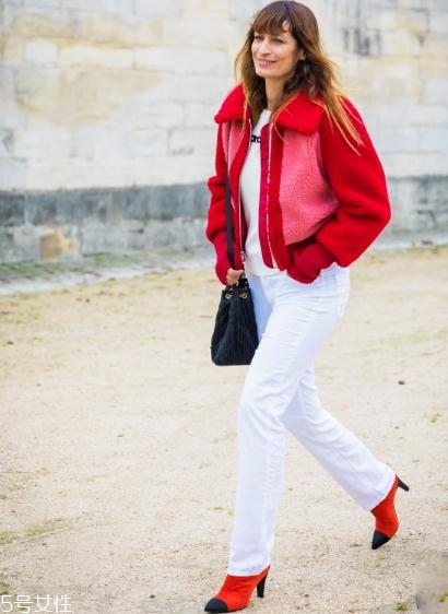 大紅色鞋子怎么搭配？冬季也要時(shí)尚大氣