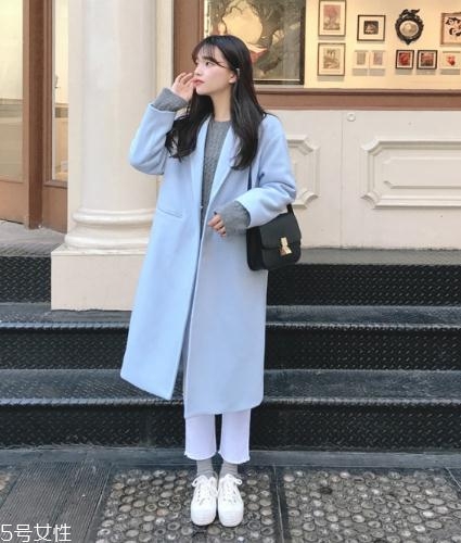 藍(lán)色大衣里面搭配什么？這樣穿更優(yōu)雅