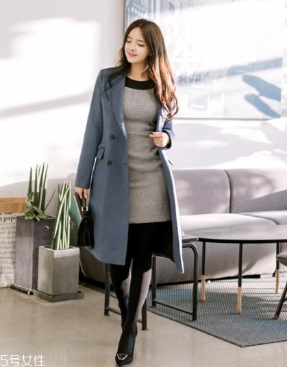 藍(lán)色大衣里面搭配什么？這樣穿更優(yōu)雅