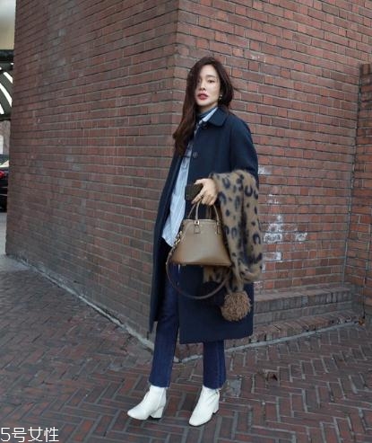 藍(lán)色大衣里面搭配什么？這樣穿更優(yōu)雅