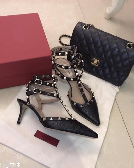 華倫天奴鉚釘鞋多少錢？腳尖上的春意盎然