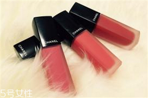 香奈兒炫亮魅力印記唇釉哪個(gè)色號(hào)好看？質(zhì)感超棒